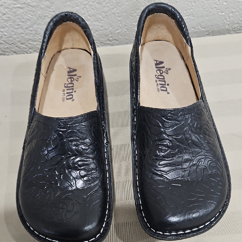 Alegria Women's Black Embossed Mules DEBRA .